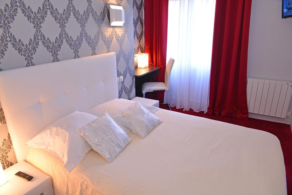 Hotel Le Square Aurillac Bagian luar foto