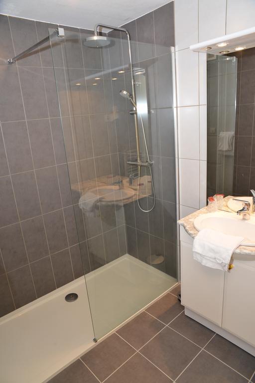Hotel Le Square Aurillac Bagian luar foto