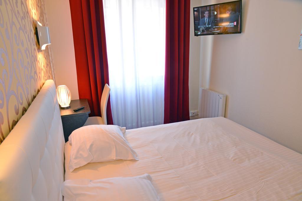 Hotel Le Square Aurillac Bagian luar foto