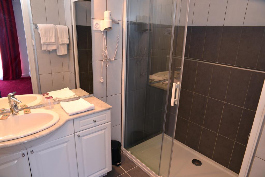 Hotel Le Square Aurillac Bagian luar foto