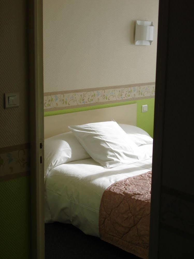 Hotel Le Square Aurillac Bagian luar foto