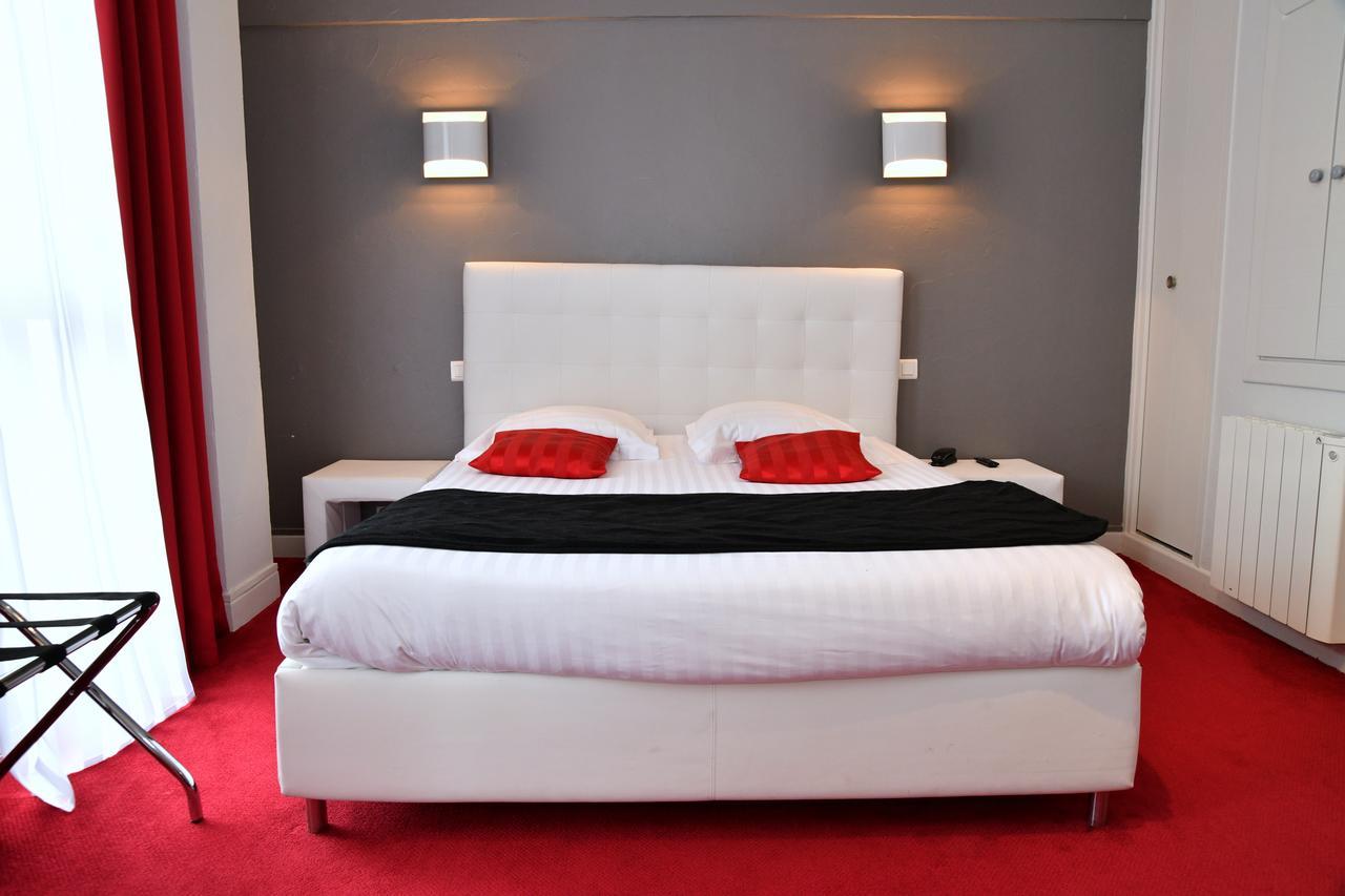 Hotel Le Square Aurillac Bagian luar foto