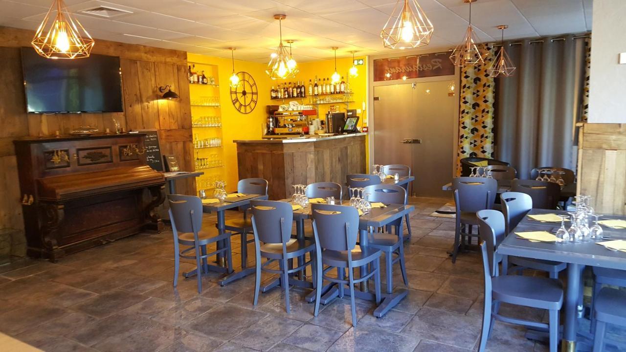 Hotel Le Square Aurillac Bagian luar foto